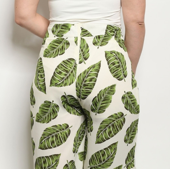 Island Vibes Capri Pants - Picture 2 of 3